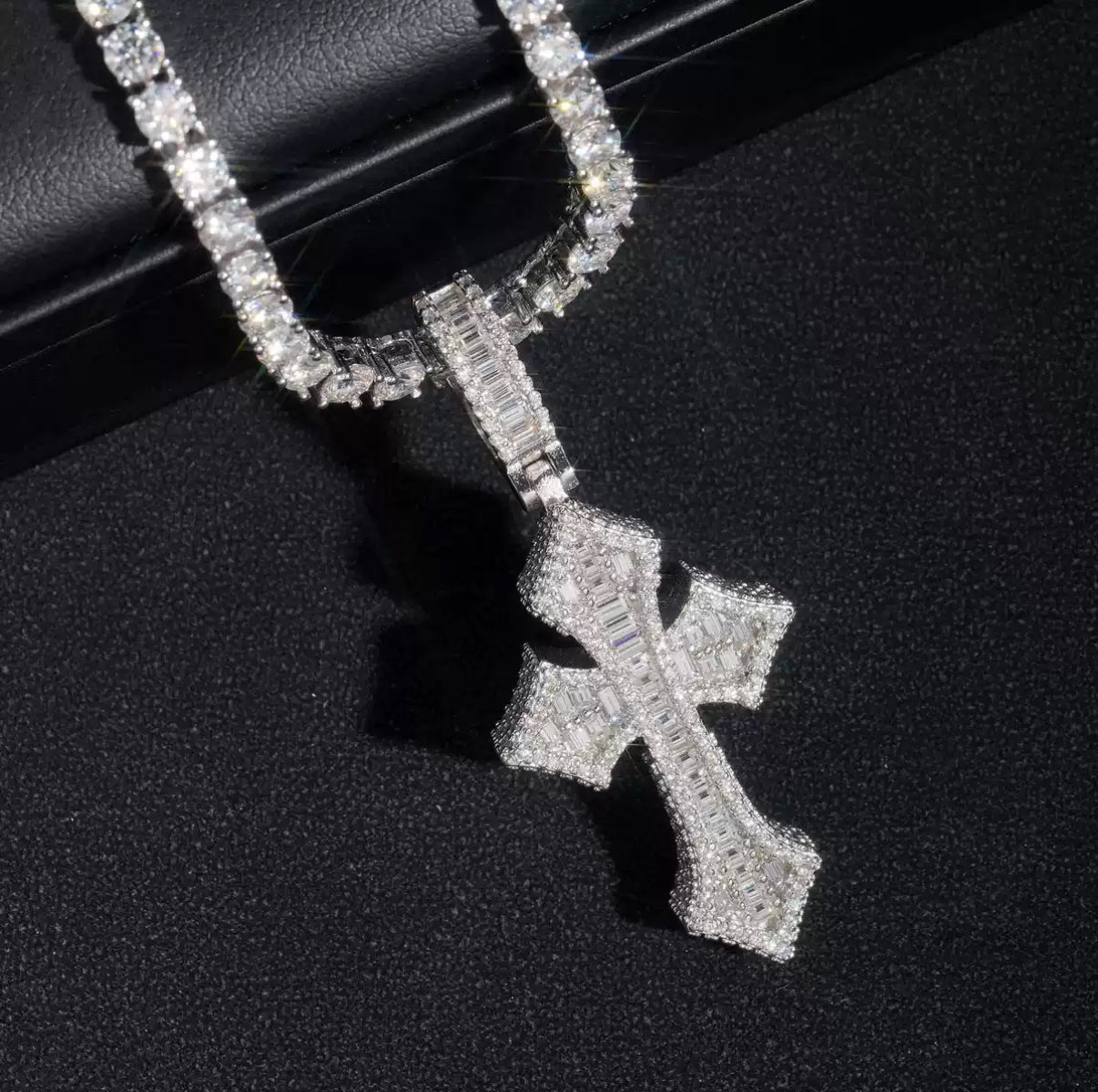 Iced Out Cross Pendant【Moissanite】