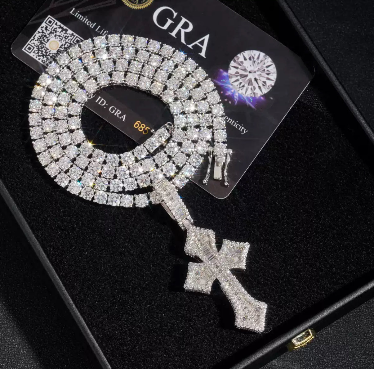 Iced Out Cross Pendant【Moissanite】